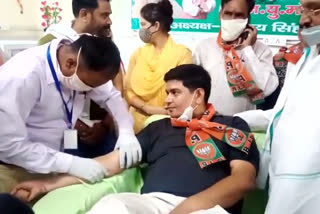 भाजपा कार्यकर्ताओं ने किया रक्तदान, BJP workers donated blood