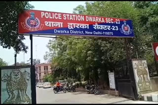 Dwarka Sector 23 police seized 2000 quarters of illicit liquor in delhi