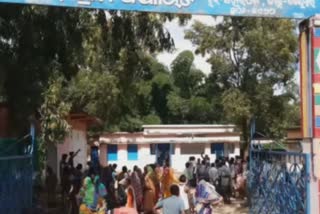 The villagers locked the panchayat on charges of irregularities