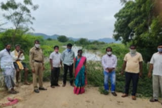 30 villages facing problems in atluru mandal due to floods