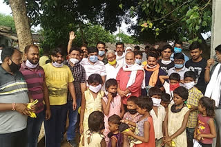 BJP distributes fruits and masks on Prime Minister's birthday