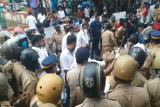 Protests against Minister Jaleel  NIA office premises  എന്‍ഐഎ ഓഫീസ്  മന്ത്രി ജലീല്‍ പ്രതിഷേധം