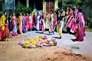 celebrations-on-engili-pula-bathukamma-in-manthani-at-peddapalli-district