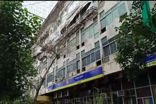 Cylinder blast at Old passport office  Cylinder blast in Mumbai  fire in Worli Old passport office  വോർലി ഓൾഡ് പാസ്‌പോർട്ട് ഓഫീസ്  ഓൾഡ് പാസ്‌പോർട്ട് ഓഫീസിലെ തീപിടിത്തം  മുംബൈ  എയർ കണ്ടീഷനിങ് ഡക്റ്റിൽ തീപിടുത്തം  സിലിണ്ടർ പൊട്ടിത്തെറിച്ചു  മുംബൈ തീപിടിത്തം  വോർലി ഓൾഡ് പാസ്‌പോർട്ട് ഓഫീസ് അപകടം  വോർലി ഓൾഡ് പാസ്‌പോർട്ട് ഓഫീസ്  Cylinder blast  Old passport office in Worli  Maharashtra