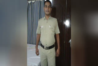 constable committed suicide in police quarter located in Malviya Nagar