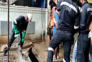 Body of missing girl found in open drain in Hyderabad  Hyderabad  missing girl  open drain  12-year-old girl  ഹൈദരാബാദിൽ കാണാതായ പെൺകുട്ടിയുടെ മൃതദേഹം അഴുക്കുചാലില്‍  12 വയസുകാരി  അഴുക്കുചാലില്‍