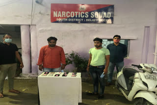 delhi police arrested 2 snatchers