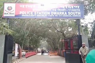 Dwarka South Police arrested one person with buttoned knives during patrolling