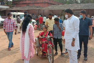 30-differently-abled-beneficiaries-get-battery-powered-motorized-tri-cycle