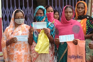 Villagers protest in front of Chhattisgarh Rajya Gramin Bank