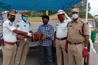 vijayawada traffic police returned lost bag to victim