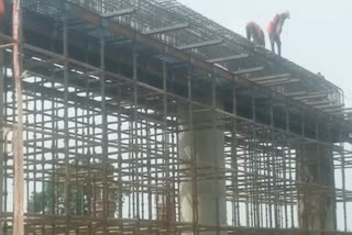 workers working without protection