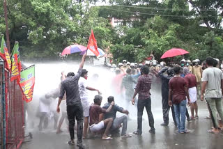 തൃശൂർ  thrissur  ktjeleel  demanding  resignation  bjp  yuvamorcha  police  protest  march  തൃശൂർ  ബിജെപി  യുവമോർച്ച