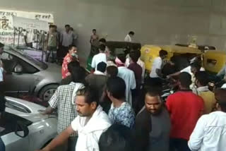 Youth assaulted after a minor collision between bike and car in Dasna Ghaziabad