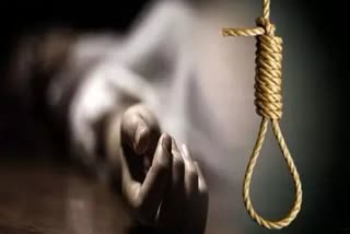 girl hanged himself in kanpur