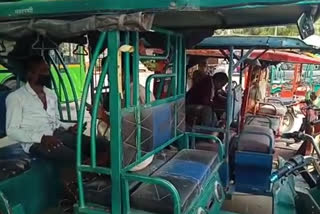 e-rickshaw drivers facing problems in delhi