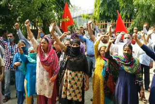 Muradabad: Protest against privatization of railways