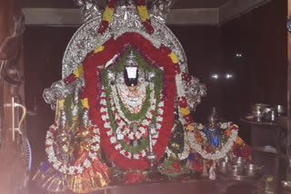 huge piligrims came vadapalli sri lord venkateshwaraswamy temple in east godavari district