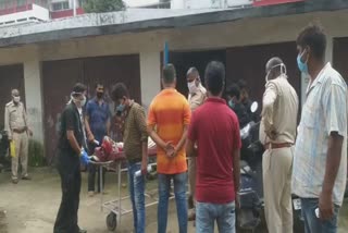 Fighting between junior doctors and patient family in RIMS, family of patient ruckus in RIMS, news of RIMS, रिम्स में जूनियर डॉक्टरों और मरीज के परिजनों के बीच मारपीट, रिम्स में मरीज के परिजनों का हंगामा, रिम्स की खबरें