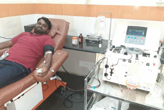 Shashidhar P Deepu donates plasma to corona patient in chamarajanagara