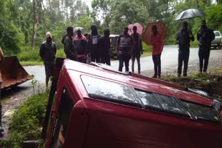 Qualis car overturned near mudigere