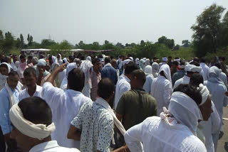 farmers block road in hisar during protest against Agricultural ordinance