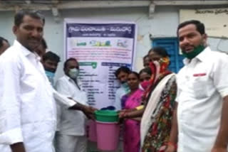 Dust bins distribution at mirdiddi in siddipet district