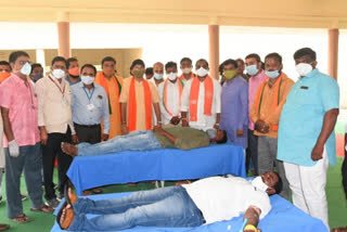 blood-donation-camp-set-up-on-prime-minister-modi-birthday-in-nizamabad