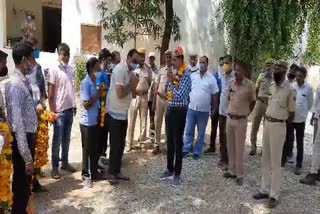 व्यापारियों ने पुलिस का किया अभिनंदन, Merchants greet police