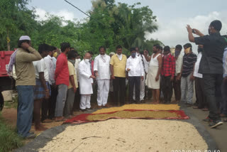 Former Minister Saranaprakash Patil visit flood area