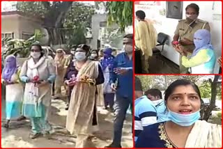 Women protested by giving rose flowers to vijaynagar policemen for not register theft case