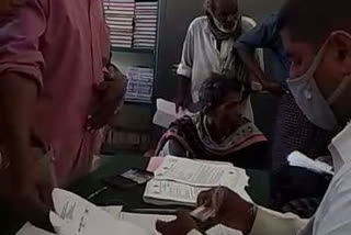 bank employee taking bribe visual captured in mobile