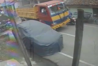 boy-injured-after-getting-stuck-in-the-wheel-of-a-sand-truck