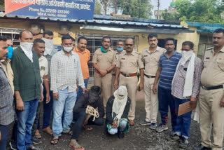 akola police succeed in nabbing two robbers