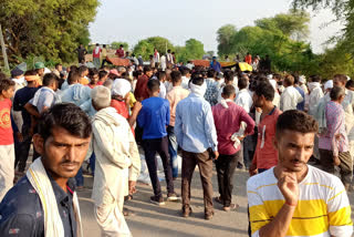 Family members jammed demanding to apprehend the young man's killers