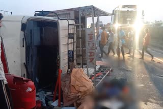 पाली में श्रमिकों से भरा मिनी ट्रक पलटा