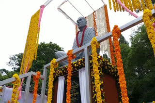 guru statue unveiled  ഗുരുപ്രതിമ അനാച്ഛാദനം  ശ്രീനാരായണ ഗുരു പ്രതിമ തിരുവനന്തപുരം  ഗുരുപ്രതിമ ഉണ്ണി കാനായി  sree narayana guru statue thiruvananthapuram  thiruvananthapuram guru statue