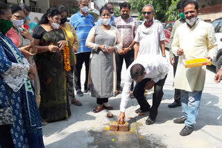 e block road in bhagwan das nagar