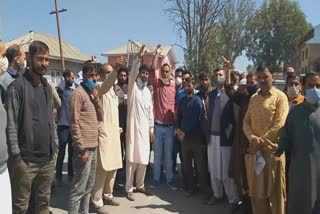 Fruit traders protest against the government