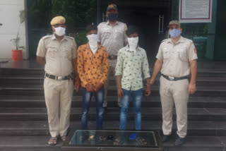 Dwarka police arrested two mobile snatchers