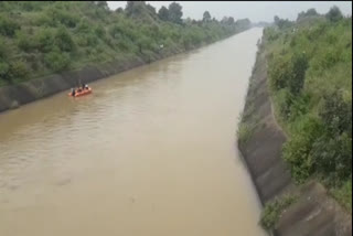 two-youths-fell-into-the-canal-due-to-selfie-in-jabalpur