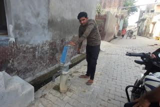 government hand pumps problem in Roshanpur Salemabad village
