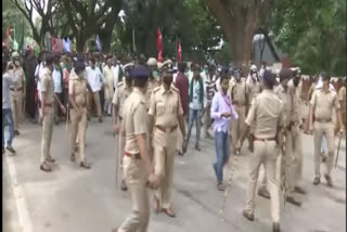 Karnataka farmers protest against anti-farmer amendments, block roads
