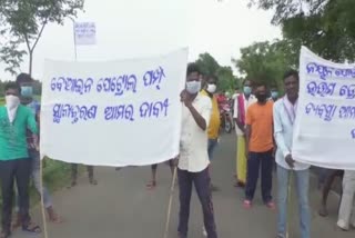 road strike by farmer over illegal activity by a petrol pump owner