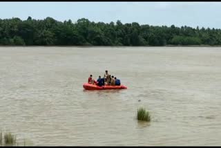 Bharathapuzha news  Bharathapuzha at Kuttipuram  man who jumped into the Bharathapuzha  ഭാരതപുഴയിലേക്ക് ആള്‍ ചാടി  കുറ്റിപ്പുറത്തെ ഭാരതപ്പുഴ  മലപ്പുറം വാര്‍ത്തകള്‍