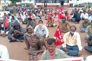 village panchayath emloyees protest in gadag