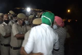 Opposition to Agriculture Bill: Police clash with 3 Congress MPs including Bittu, constable accused of strangling Bittu
