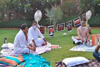 Harivansh brought tea for the Rajya Sabha MPs