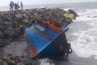 fishing boat  Two persons  missing  മത്സ്യബന്ധന ബോട്ട്  രണ്ട് പേരെ കാണാതായി  മത്സ്യബന്ധനം