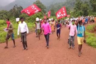 Huge Number Of Tribal Protest Against Govt  In Malkangiri